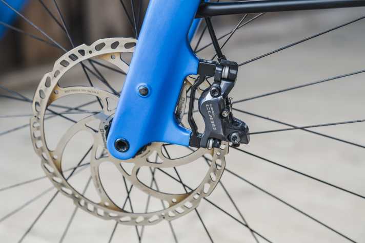 Incidentally, the Cues portfolio also includes brakes. Here, for example, is the four-piston version with caliper in XT look and correspondingly full power.