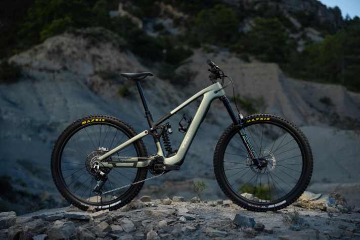 With 170/160 mm of travel and a coil shock, the Trek Fuel+ LX is the most downhill-oriented bike in the range. It sits just below the Slash+ high-pivot enduro bike.