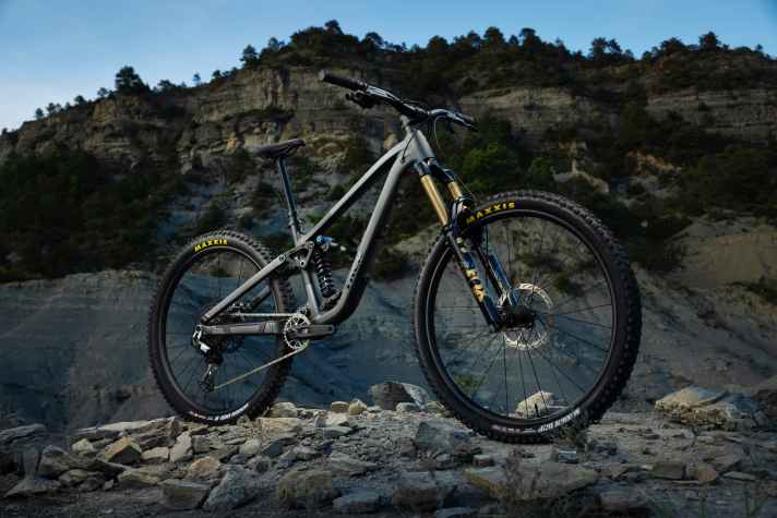Trail bike, all-mountain or enduro? The hyper-modular Trek Fuel can be anything!