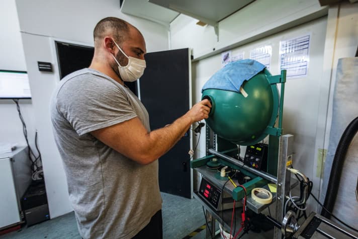 The e-bike lighting in a laboratory test to determine the lumen.