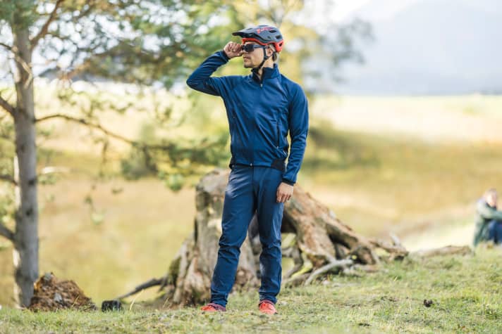 The softshell suit from Löffler is only available for men