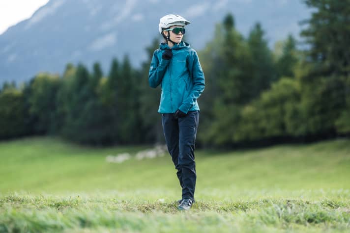 Die Endura-Kombi gibt es auch für Männer