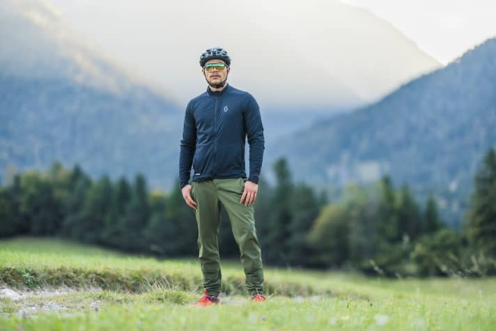 The Scott trousers offer the best weather protection. The combination is also available for women