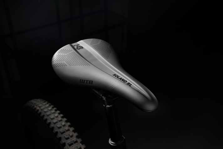 Less weight, but also less padding - the Solano SL should be the right choice for strong race riders