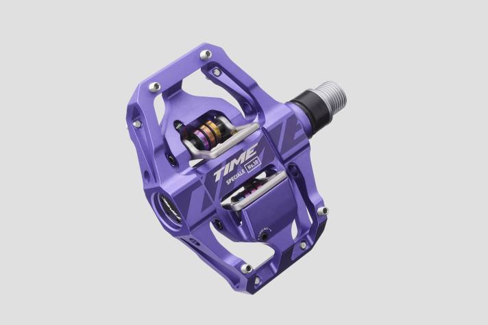 The Speciale 10 is the slightly slimmed-down version of the Enduro classic and uses a hollow steel axle instead of titanium