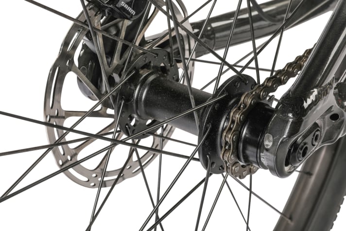 Ungewöhnlich 2: An Dirtbikes hat der Boost-Standard Seltenheitswert und erschwert am Specialized P3 die Ersatzteilversorgung mit speziellen Singlespeed-Naben. Es ließe sich auch eine Schaltung nachrüsten.