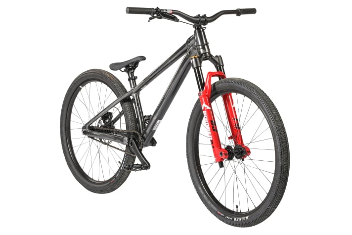 Das Specialized P3 stand uns mit seinen 26-Zoll-Laufrädern als perfekter Vergleichskandidat zum P4 auf größeren Rädern zur Verfügung.