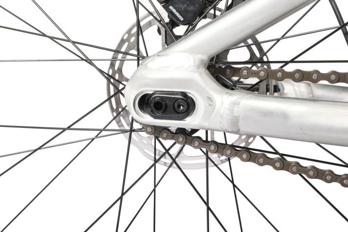 A particularly aesthetic solution: the sliding dropouts on the Specialized P4 dirt bike for easy chain tensioning.