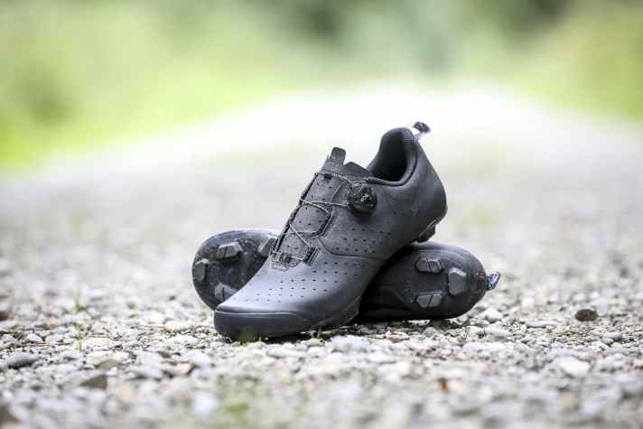 The Recon 1.0 is a solid entry-level shoe at a competitive price that offers a high level of comfort on relaxed tours