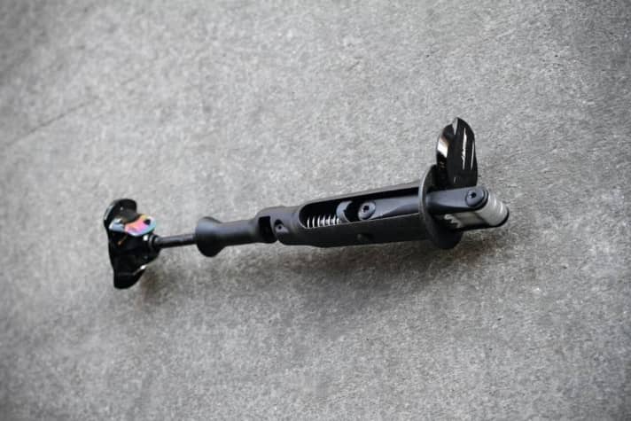 The Specialized Swat conceal carry tool is screwed into the head tube instead of a claw. There is space for a chain link at the lower end.