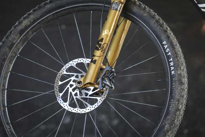 An absolute must on a trail bike: powerful brakes like the TRP Evo X. The original Sram Level brakes were no match for steep descents.