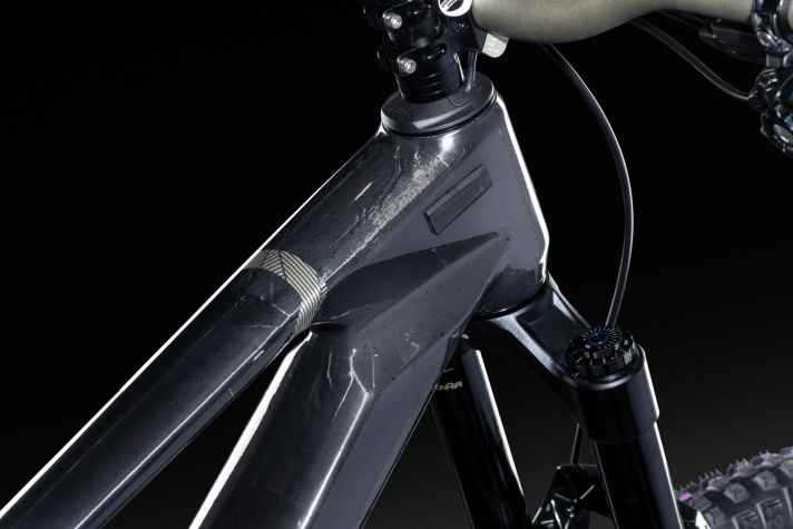 600 carbon fibre chips to ensure optimum rigidity