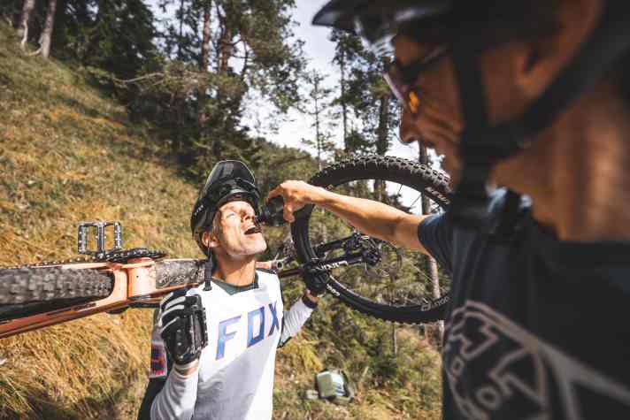 Hydrate or die: The two brothers are still helping each other.