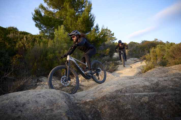 Flachere Geometrie und auch mehr Federweg: Aus dem einstigen Tourer ist ein echtes All Mountain geworden.
