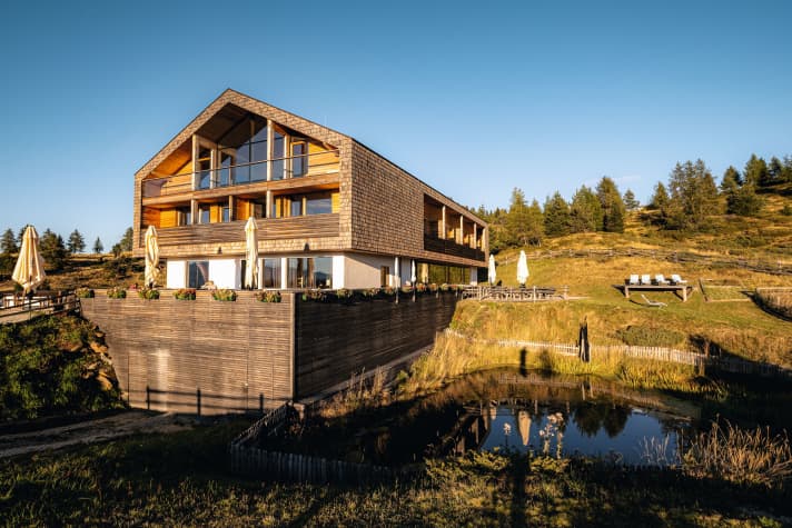 The Starkenfeldhütte is situated at an altitude of 1936 metres with great views. And so that you can appreciate the panorama accordingly, there is - attention: no WiFi!