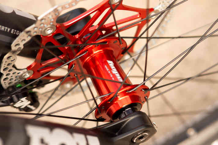 Axle standard: Boost 148 x 12 mm.
