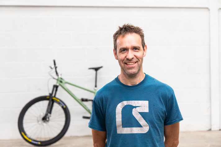 Das ist Joe, Joe McEwan, er ist der Kopf hinter Starling Cycles.