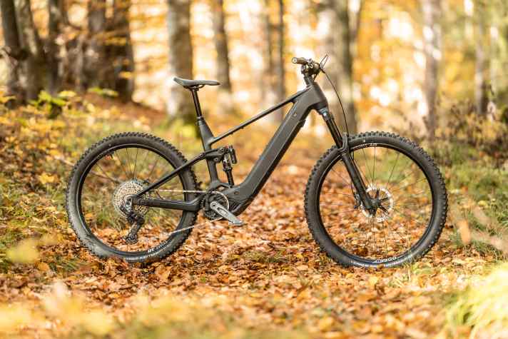 Stevens E-Inception AM 8.8.1 GTF: Bosch CX // 800 Wh // 160/150 mm // Mullet // 23.6 kg (BIKE measurement) // 7899 euros.