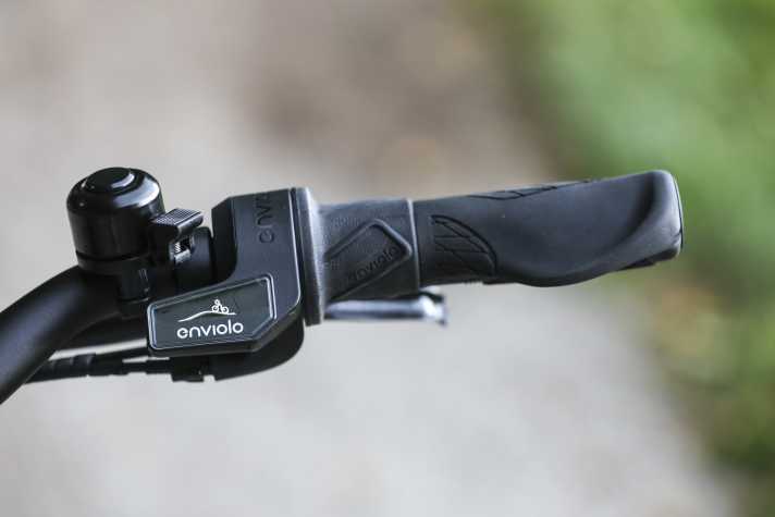 Per Drehgriff lässt sich die Übersetzung der Enviolo-Nabe stufenlos anpassen. Nettes Gimmick: Die mechanische Anzeige für große oder kleine Übersetzung.