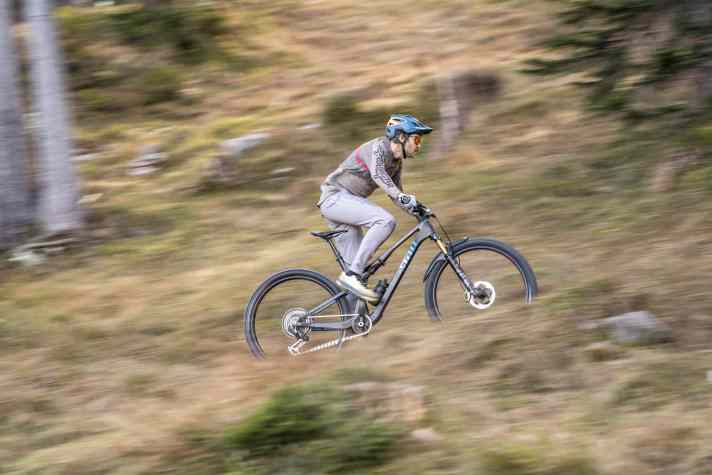Literally flies up the trail at 11.7 kilos: the Stoll T3 SL is one of the highlights of 2024.