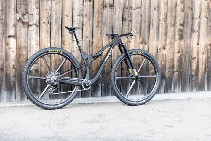 Stoll P32: Das erste 32 Zoll Fully aus Carbon.