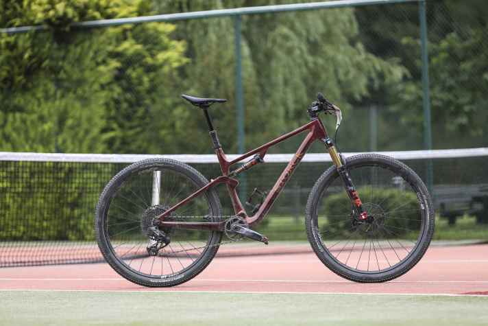 Das Storck Adrenalin.2 gibt sich sportlich und ist bereit für jeden Marathon-Schmetterball.