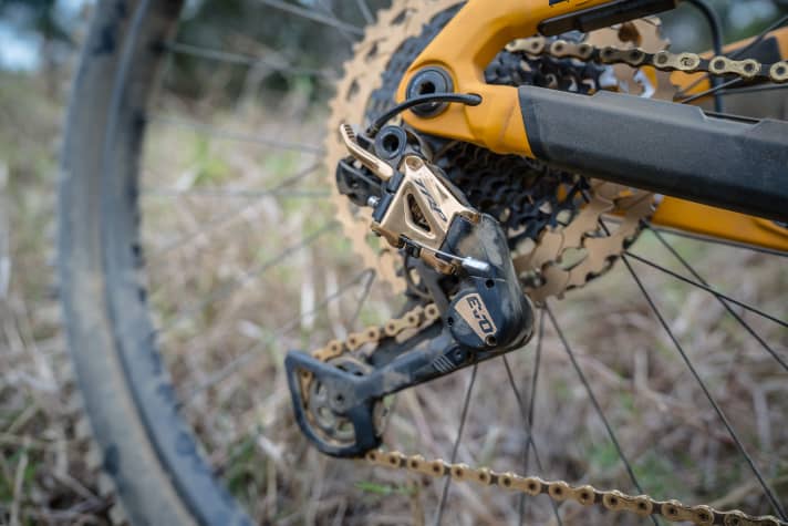 No wear and tear study, but on the first few kilometres the gear changes were smooth and precise - even under a little load, for example on a sudden uphill.