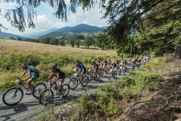 Etappenrennen, wie hier die Sudety Challenge, verteilen den Marathon-Reiz auf mehrere Tage.