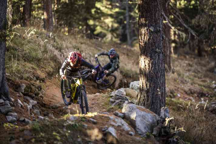 The trail on the Bernina Pass first takes you uphill for kilometres and then downhill as far as Poschivo.