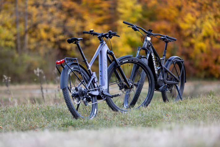 Giant Stance E+ oder Specialized Tero X: Welches SUV für unter 4500 Euro der beste Allrounder ist, haben wir ausführlich getestet.