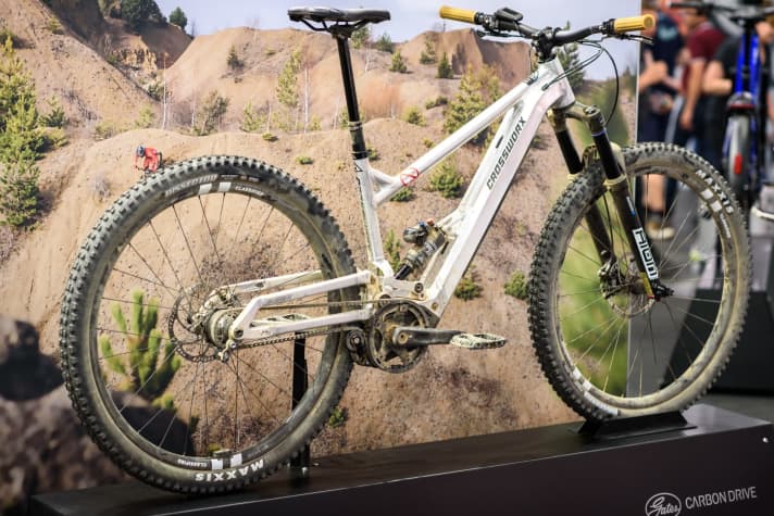 The SX concept bike from Crossworx relies on a belt drive and double gear hub from Classified.