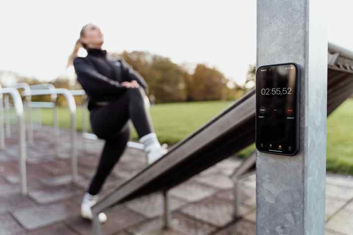 The magnet also holds on to the fridge or fitness equipment.