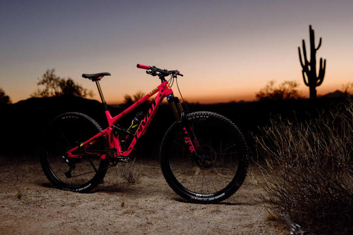 The remake: Pivot Switchblade 2024 Talon Limited Edition.