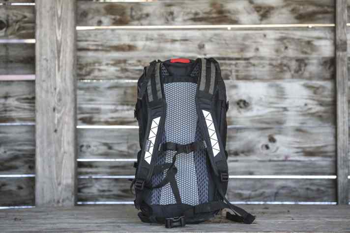 Tatonka is one of the few manufacturers to feature a mesh back panel on its MTB 14. This offers clear advantages in terms of ventilation, but reduces support during descents.