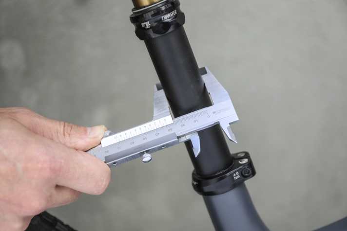 Falls die Schrift an der Stütze nicht mehr lesbar ist, hilft ein Messschieber beim Ermitteln des Durchmessers