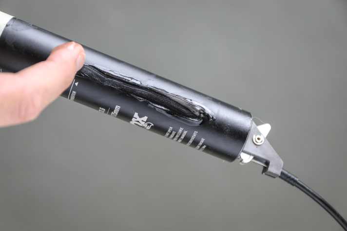 Carbon paste reduces the clamping forces when the support is mounted in a carbon frame