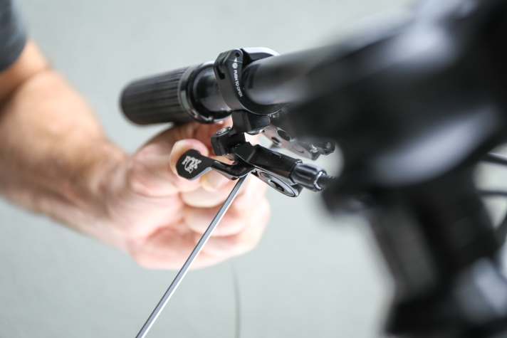 The train is best clamped to the remote without much tension