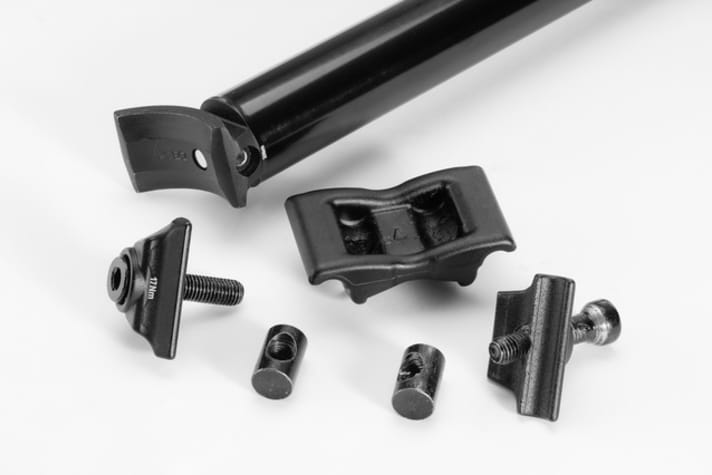 The three-part clamp makes mounting the saddle more difficult