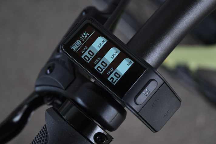 Die Ansteuerung des Motors ist fast intuitiv, das Display aber sehr klein und schlecht ablesbar.