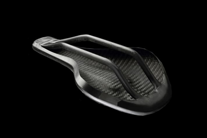 Carbon from below and a view of the one-piece construction of the saddle shell.