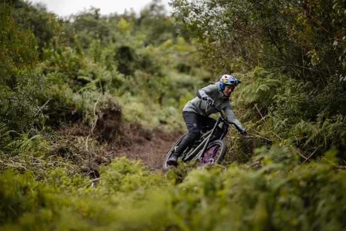 A total of three jacket models from the ThermaFlow collection and the windblock waistcoat have been tailored to female proportions.