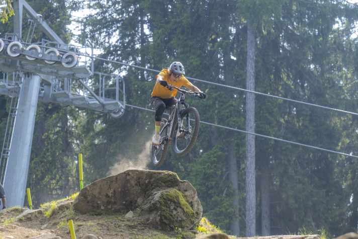 Große Augen, weil: flache Landung. Das TP4_S trägt Enduro-Gene in sich. Der DH-Track Black Snake in Val di Sole ist dennoch etwas viel für das Allmountain-E-MTB.