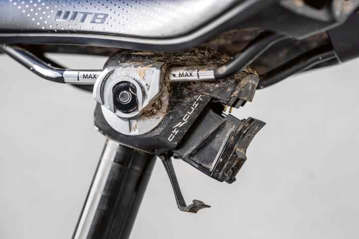 The battery compartment is not optimally designed. Dust and dirt occasionally blocked the contacts