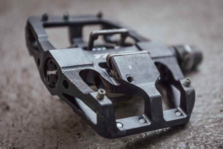 Die Bindungshärte einstellen ist hier Gefühlssache. Es gibt weder eine Rasterung noch eine Skala.