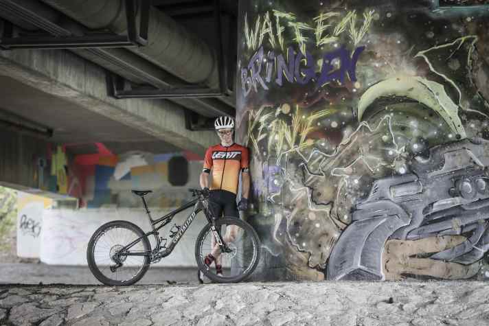 Ein Schnäppchen mag das Specialized Epic 8 Expert nicht unbedingt sein. Immerhin sind die Fahreigenschaften dem Preis absolut angemessen.