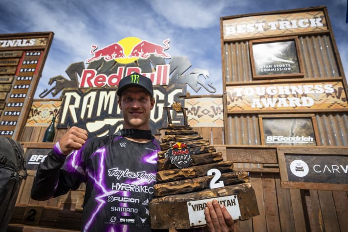 Only he could have pulled off a front flip like that: Tom Van Steenbergen. But the Canadian opted for the Caveman and ended up in 2nd place.