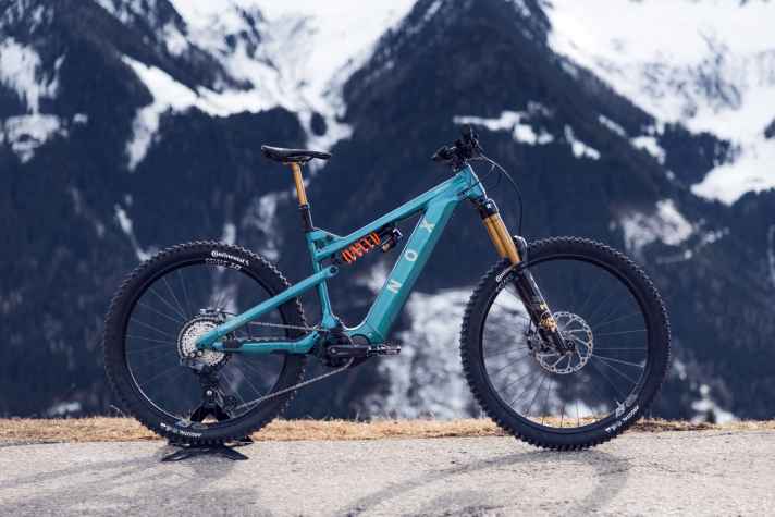 Die Anlenkung des Dämpfers hat sich das Amplifier von seinem Light-Bruder Nox Epium abgeschaut.