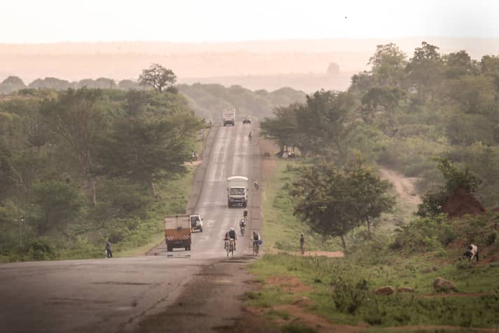 Was sich anhört, wie das Drehbuch zu einem Abenteuer-Film, wird bei der Tour d’Afrique Realität: Ein Rennen quer durch Afrika.