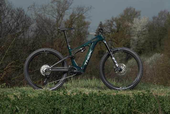 Das TP4-S in Drachengrün. Wahlweise gibt es das Bike auch in Glutrot.