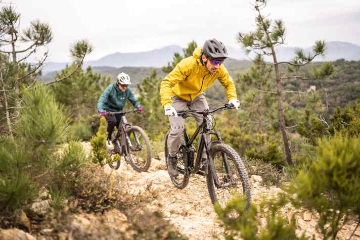 However, anyone who can bring themselves to take the NS on a long tour will be pleasantly surprised. Apart from the high weight, the bike turns out to be a capable climber.